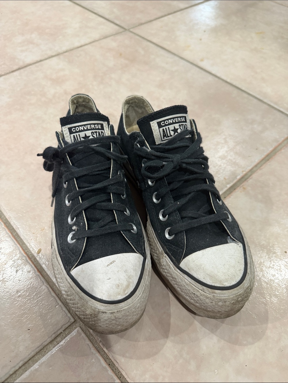 Converse Black and White Low-Top Sneakers size 7 @@@